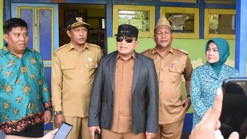 Sujiwo Tinjau SDN 12 Padang Tikar, Janjikan Perbaikan Tahun Depan