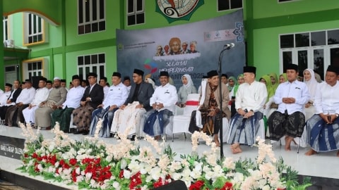 Semangat Santri Pontianak Tak Surut di Tengah Hujan Peringati Hari Santri 2025