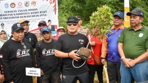 Sujiwo Ajak Warga Kubu Raya Jadikan Menanam Pohon sebagai Gaya Hidup