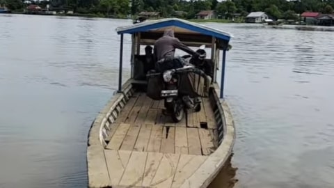 Speedboat Tenggelam di Penyebrangan Gang Mekar - Kampung Baru: 8 Motor Hilang