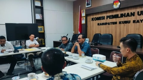 Bawaslu dan KPU Kubu Raya Evaluasi Data Parpol Berkelanjutan