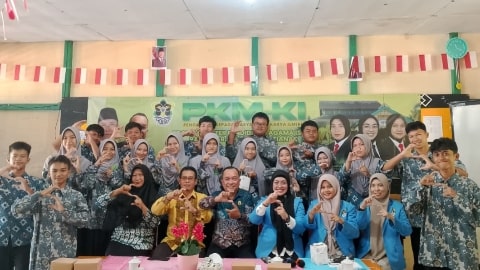 Pascasarjana IAIN Pontianak Latih Siswa MAN Sanggau Menulis Biografi Tokoh Lokal