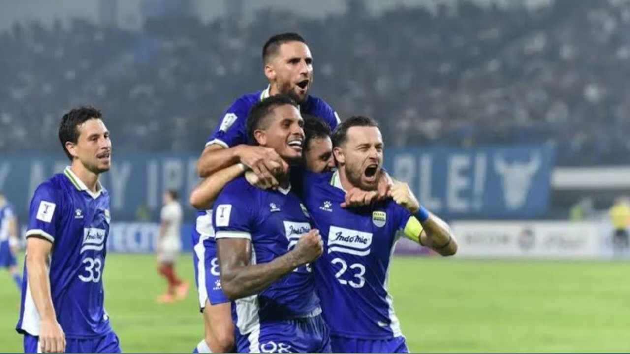 Persib Bandung vs Persik Kediri, Sumber Foto : Poskota
