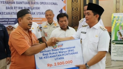 708 Ketua RT/RW Pontianak Utara Terima Bantuan Operasional