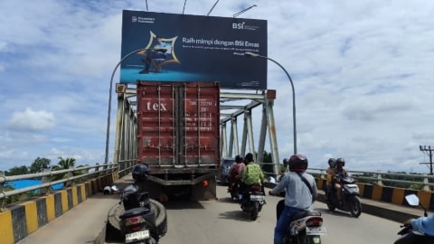 Truk Kontainer Alami Kerusakan, Satlantas Terapkan Contraflow di Jembatan Kapuas 2