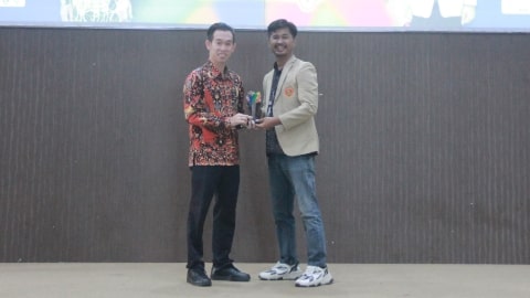 Bawaslu Kubu Raya Terima Penghargaan di Milad Muhammadiyah ke-113