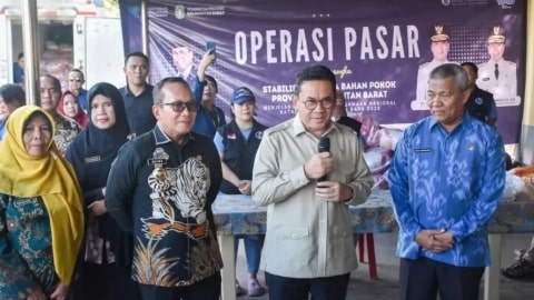 Jelang Natal dan Tahun Baru, Mendag dan Bupati Kubu Raya Gelar Operasi Pasar Murah