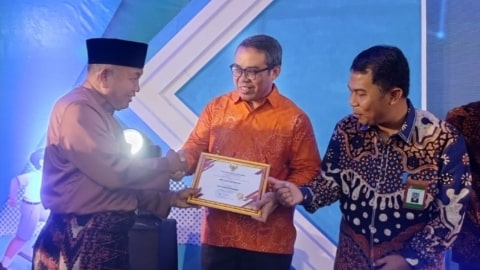 Pemkab Mempawah Beri Penghargaan kepada IAIN Pontianak sebagai Mitra Pembangunan Pendidikan