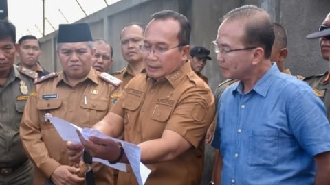 Bupati Sujiwo mendatangi sejumlah pelaku usaha di kawasan Sungai Raya Dalam, Kecamatan Sungai Raya, Senin (22/12/2025).