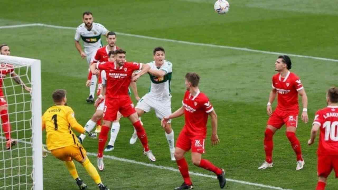 Elche vs Sevilla, Sumber Foto : Punch