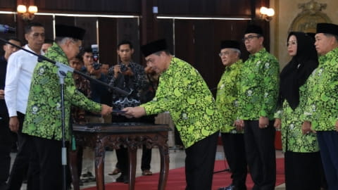 Jusuf Kalla Lantik Ria Norsan sebagai Ketua DMI Kalbar Periode 2025-2030