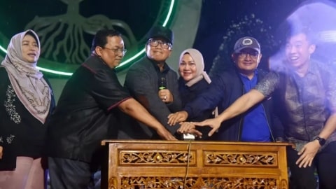 Sujiwo Ajak Warga Jaga Bundaran Gaforaya dan Tugu Benteng Mangrove Kubu Raya