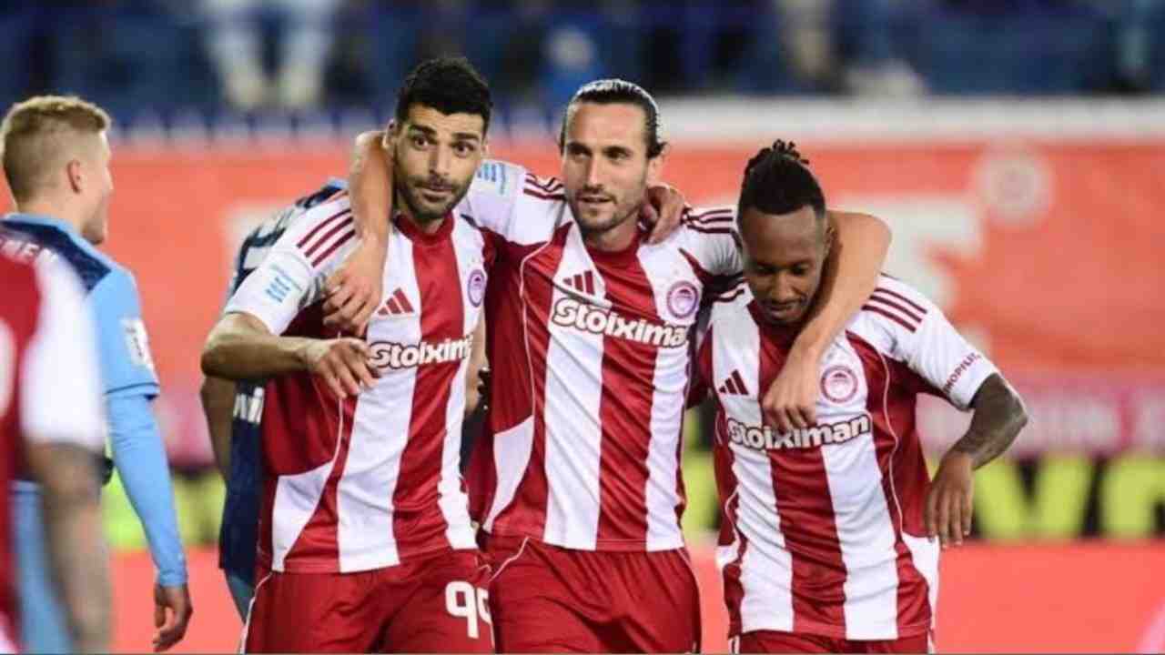 Olympiacos vs Bayer Leverkusen, Sumber Foto : Bola