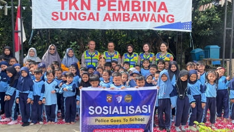 Polisi Ajarkan Disiplin Lalu Lintas ke Anak TK di Sungai Ambawang