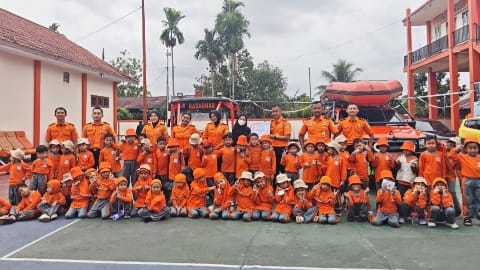 SAR Pontianak Go To School, Anak TK Belajar Tugas Tim Penyelamat dan Bahaya Bermain di Sungai