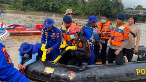 Tim SAR Gabungan Temukan Dua Korban Terakhir Tenggelam di Sungai Kapuas