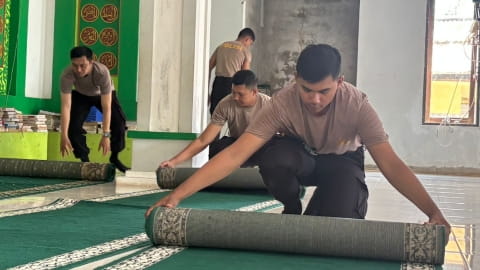 Bulan Suci Ramadan, Polres Kubu Raya Gelar Bakti Sosial di Masjid Darul Quran