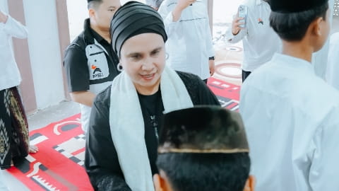 PSI Berbagi Ramadan, Fenty Noverita Kunjungi Pesantren