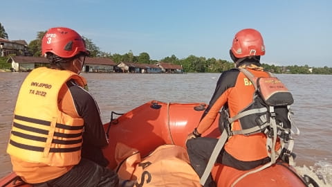 Tim SAR Cari Tiga ABK Korban Kapal Terbalik di Sungai Kapuas