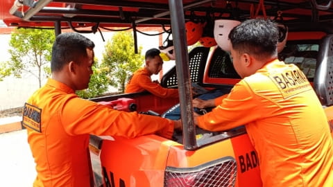 Tim SAR Gabungan Lakukan Pencarian Penumpang KM Swadesi yang Terjatuh di Sungai Kapuas