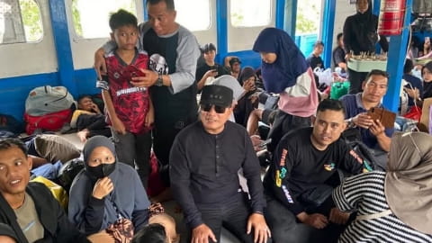 Tinjau Mudik Rasau Jaya, Sujiwo Ingatkan Larangan Buang Sampah ke Sungai