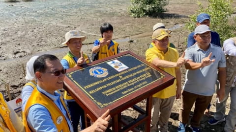 Pemkab Kubu Raya Gandeng Lions Club Tanam 20 Ribu Mangrove
