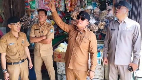 Sujiwo Tinjau Pasar Bahagia, Soroti Kondisi Pasar yang Memprihatinkan